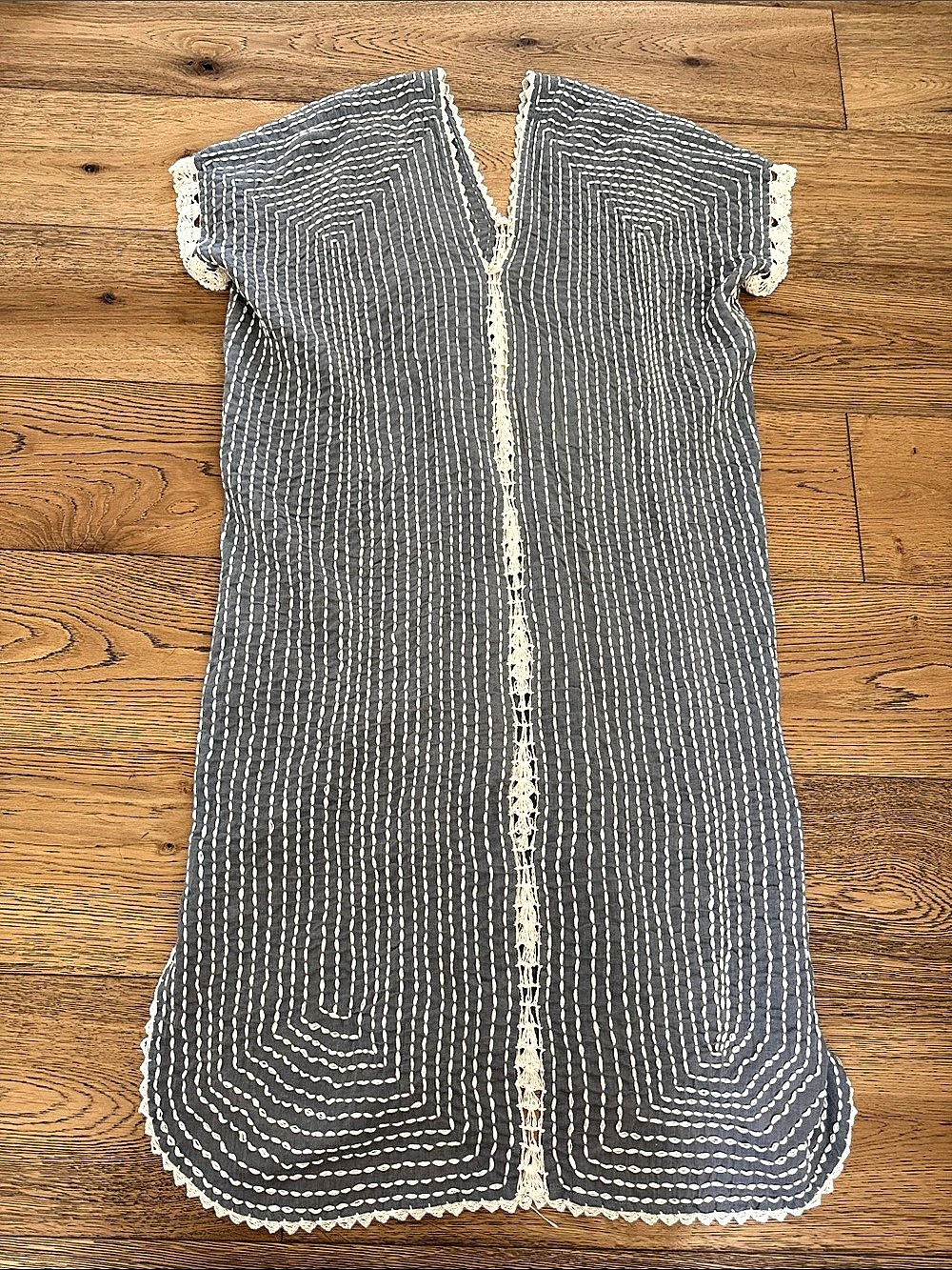 MOMO New York Gray & Cream HAND CROCHET STITCH KAFTAN OS